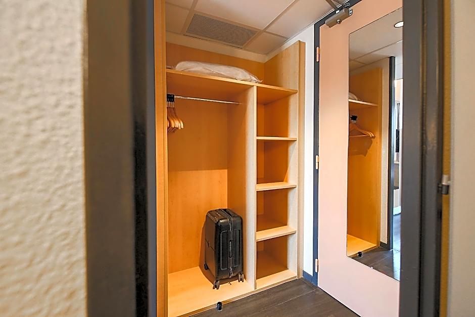Easyhotel Old Town 2*