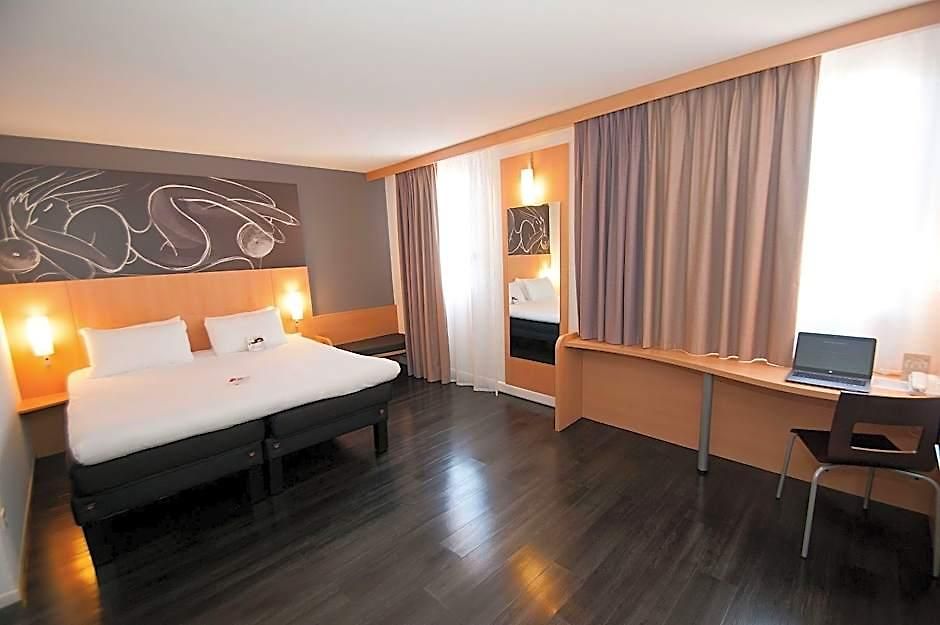 Easyhotel Old Town 2*