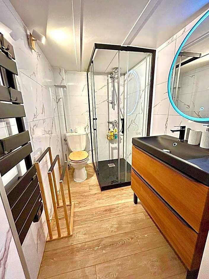 Petit Cocon En Duplex - Centre-ville & A 2 Minutes Nice