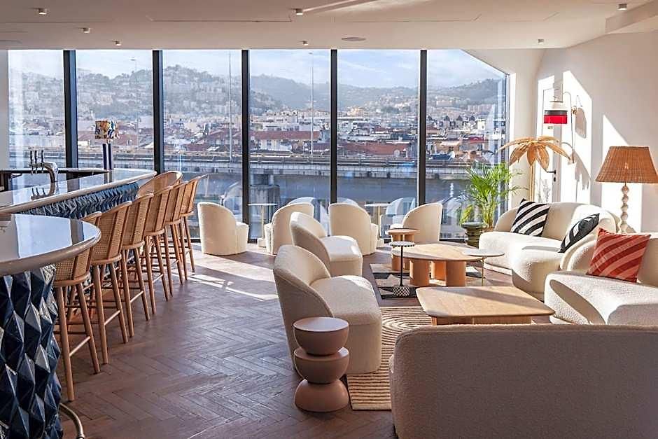 Doubletree By Hilton Centre Iconic 4* Nice