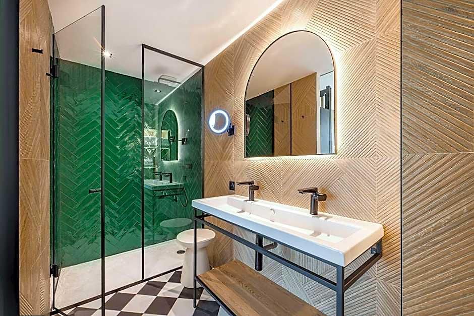 Hotel Doubletree By Hilton Centre Iconic 4*