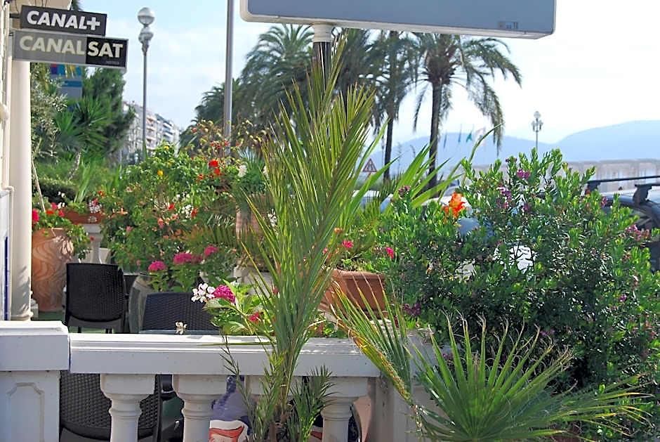 Hotel Azur 2*