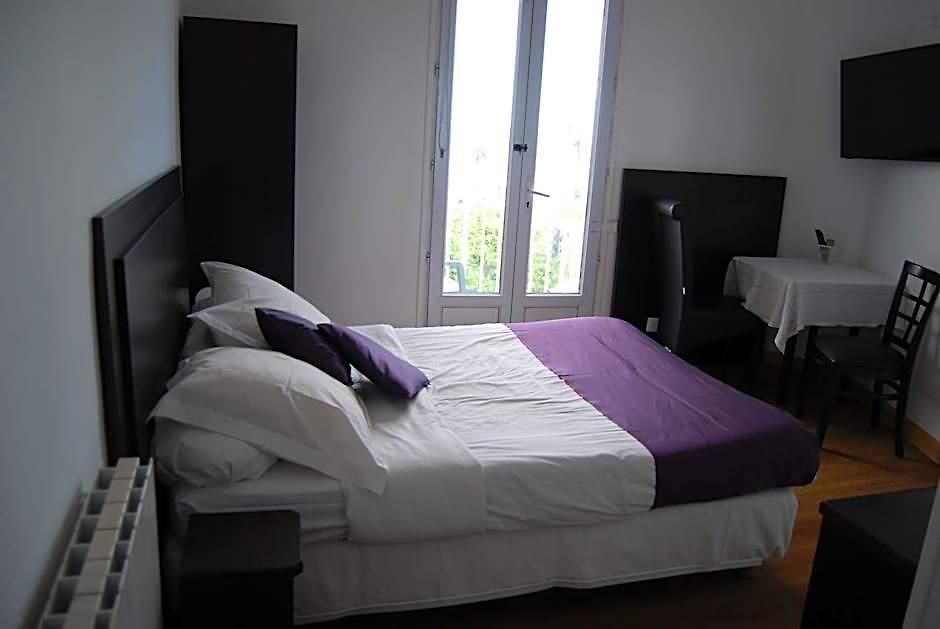 Azur Hotel 2*
