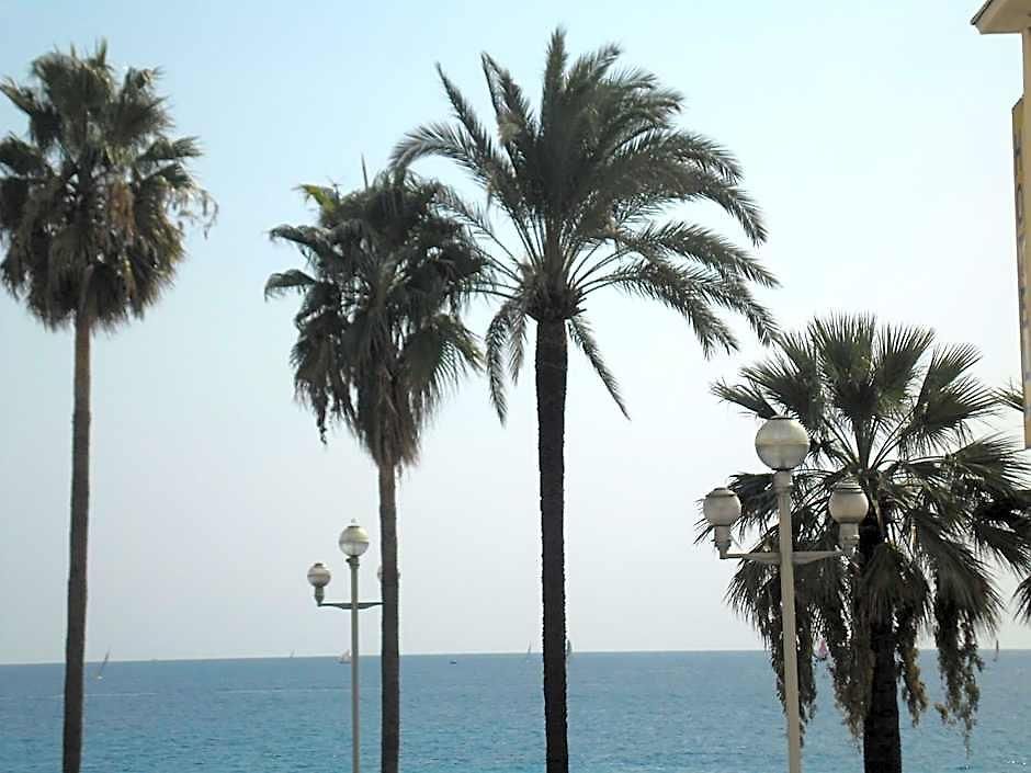 Eden Hotel 2*