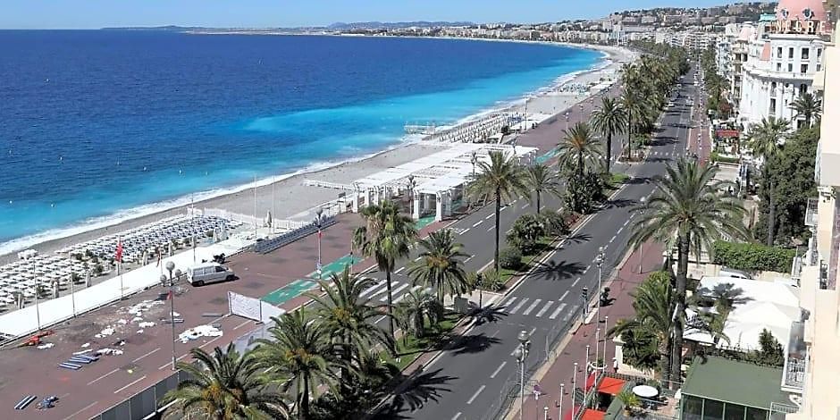 Les Pieds Dans L'eau Nice