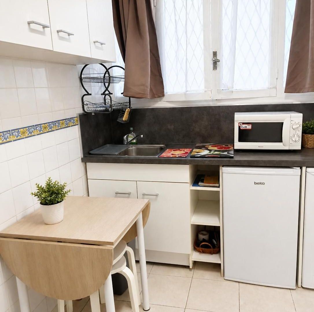 Centre- Small Pied-a-terre Near Beaches Apartment