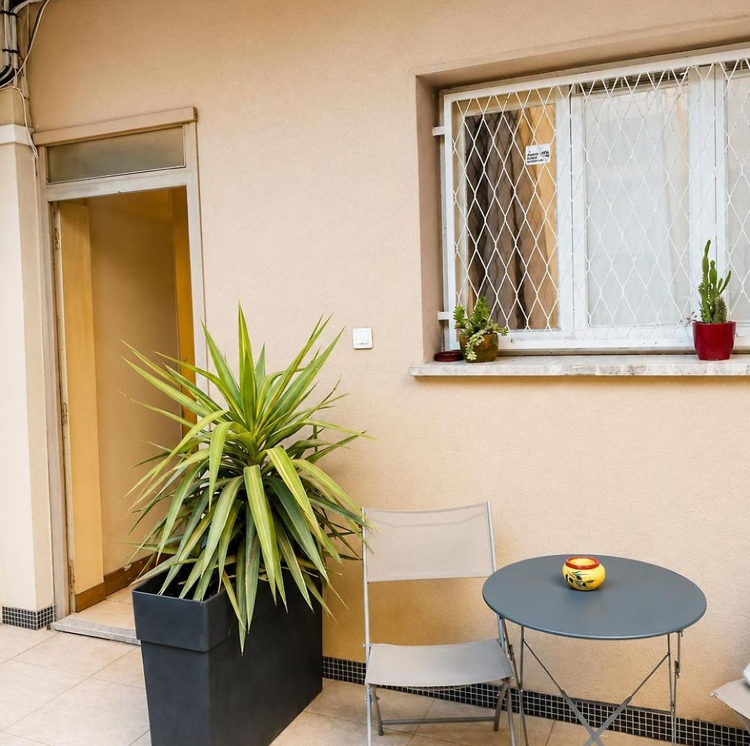 Apartment Centre- Small Pied-a-terre Near Beaches