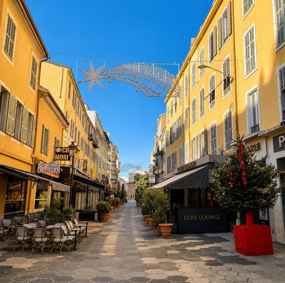 Stunning In The Gold Square Of Nice! Appartement