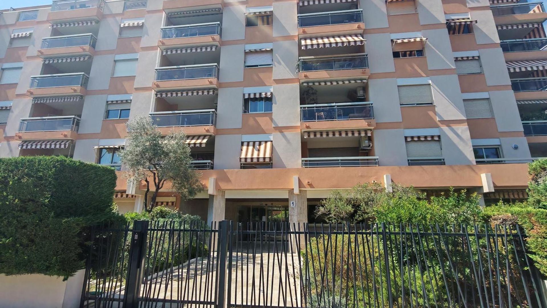2 Pieces Au Calme Avec Terrasse Et Climatisation Apartment Nice