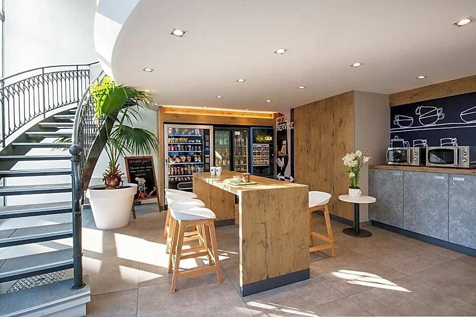 Ibis Budget Californie Lenval Hotel 2*