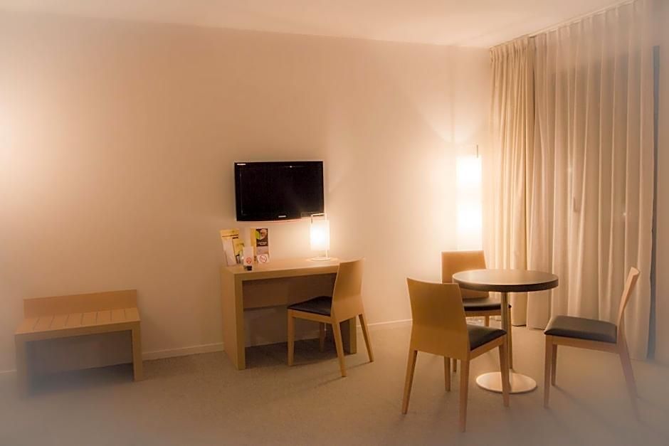 Esatitude Hotel
