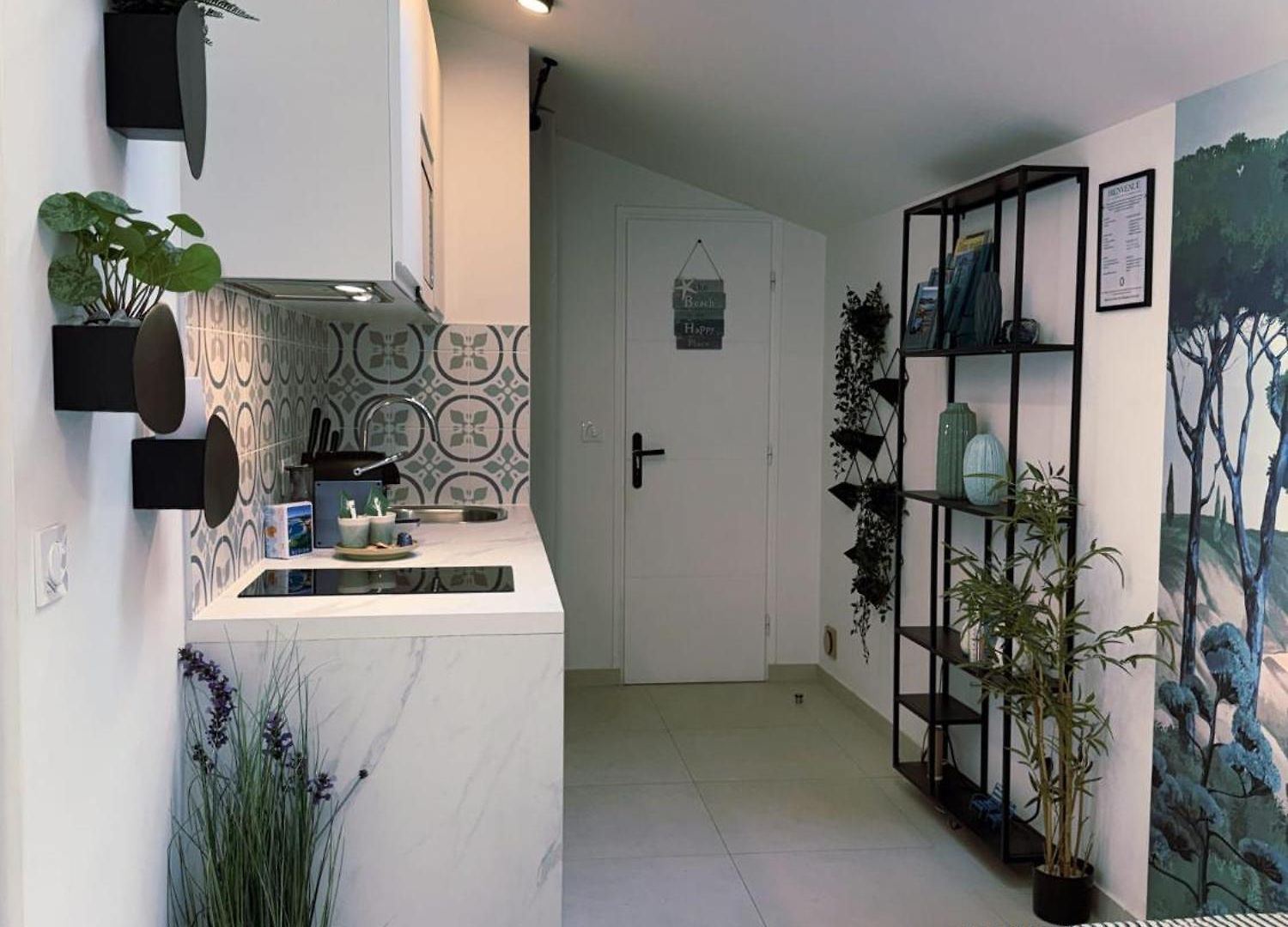 Appartement Coastal Gem - Private Parking & Air Conditioning