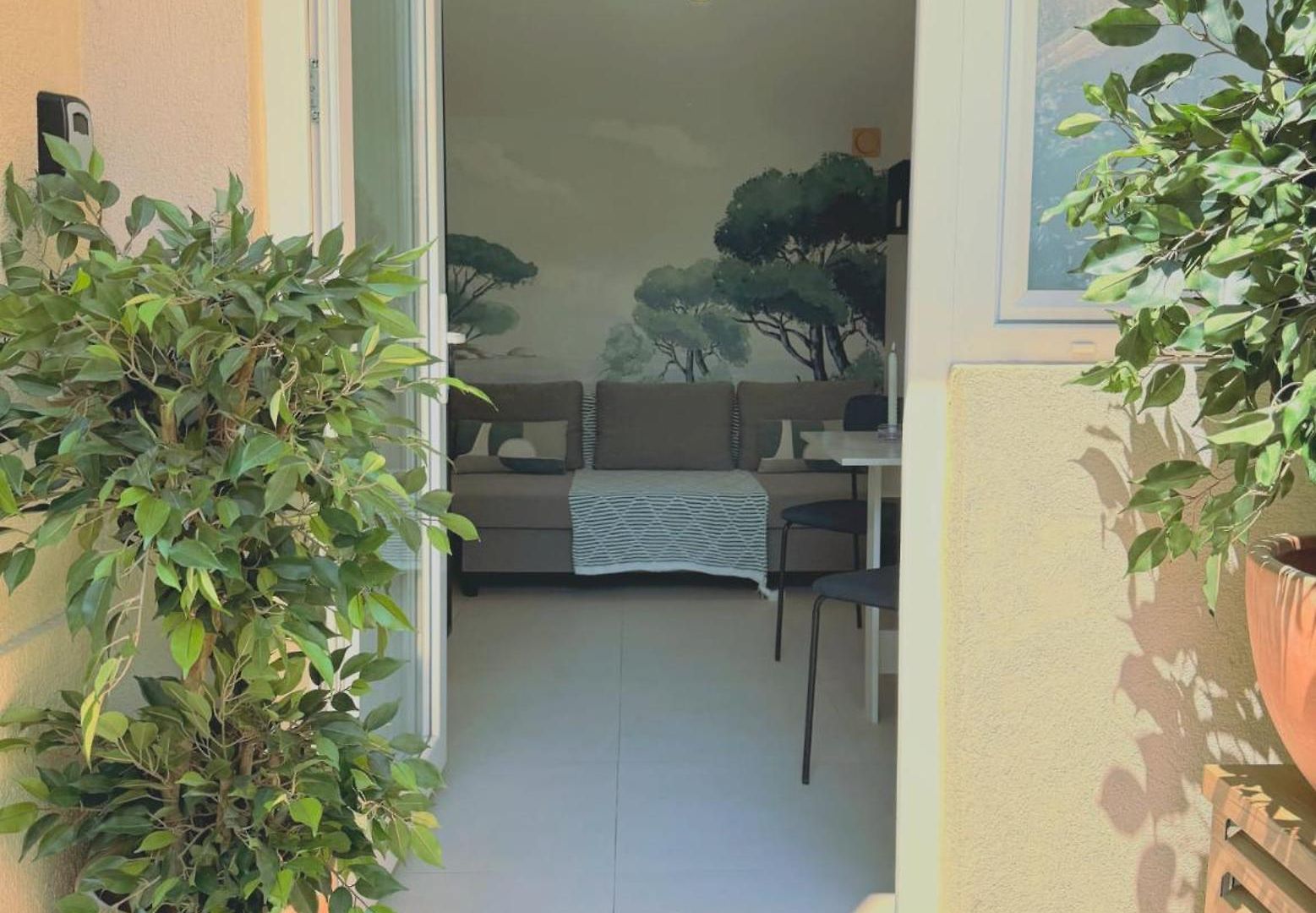 Coastal Gem - Private Parking & Air Conditioning