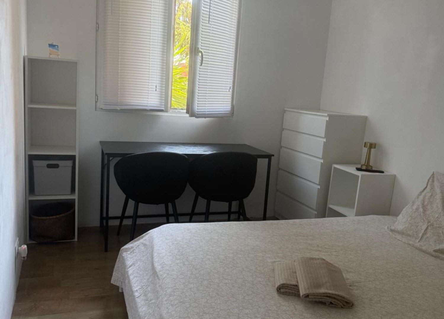 Location In Private Security With Free Parking, 6 Min To Center, 1 Min For Transports Available Séjour chez l'habitant *