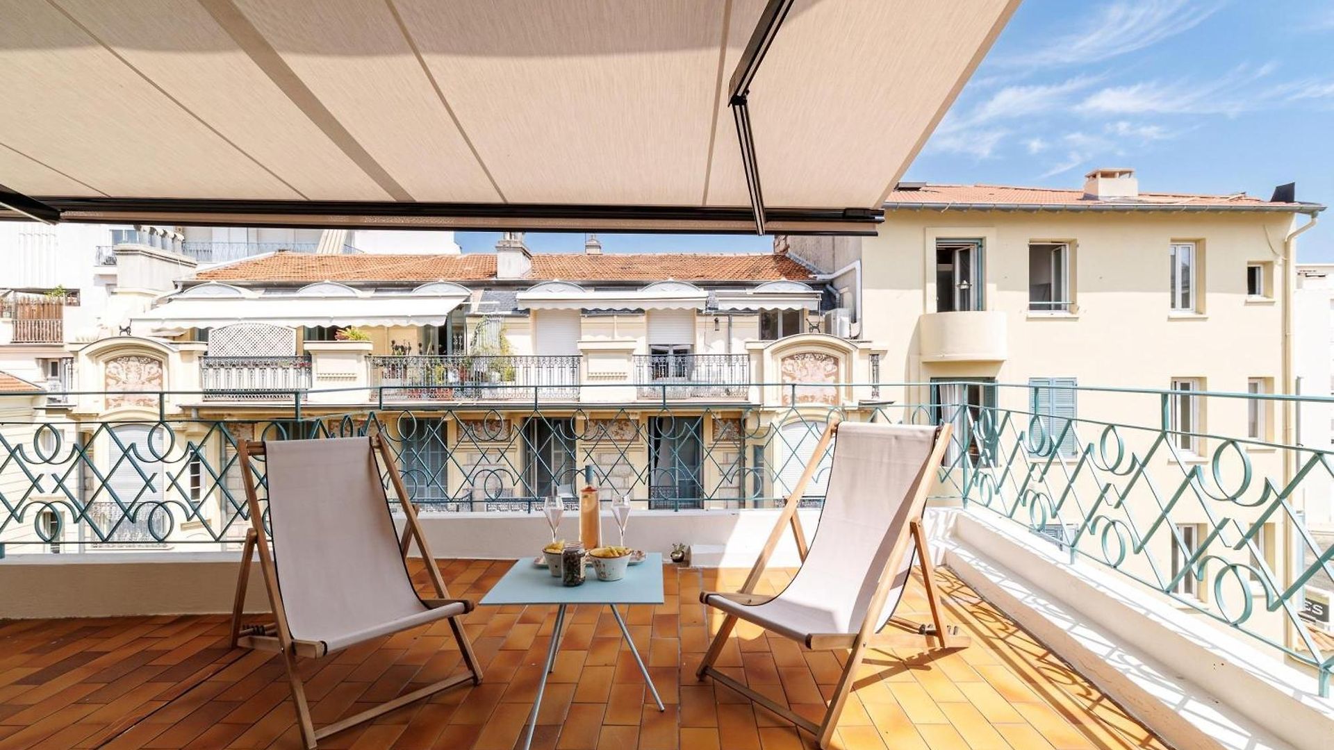 Cosy Rooftop With Terrace - Happy * Nice