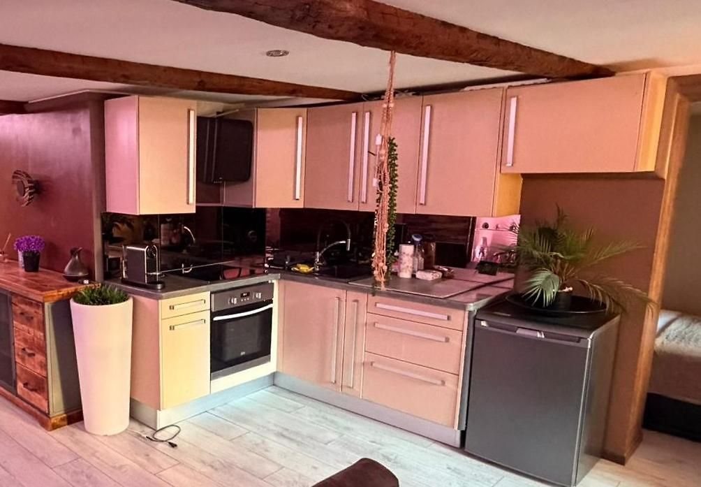 Beautiful 2 Piece Center Apartment Nice