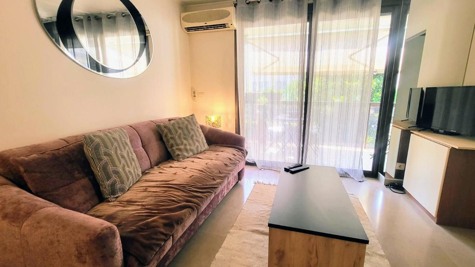 Wehost Barety - Blooming Balcony Retreat - 3-4prs Nice