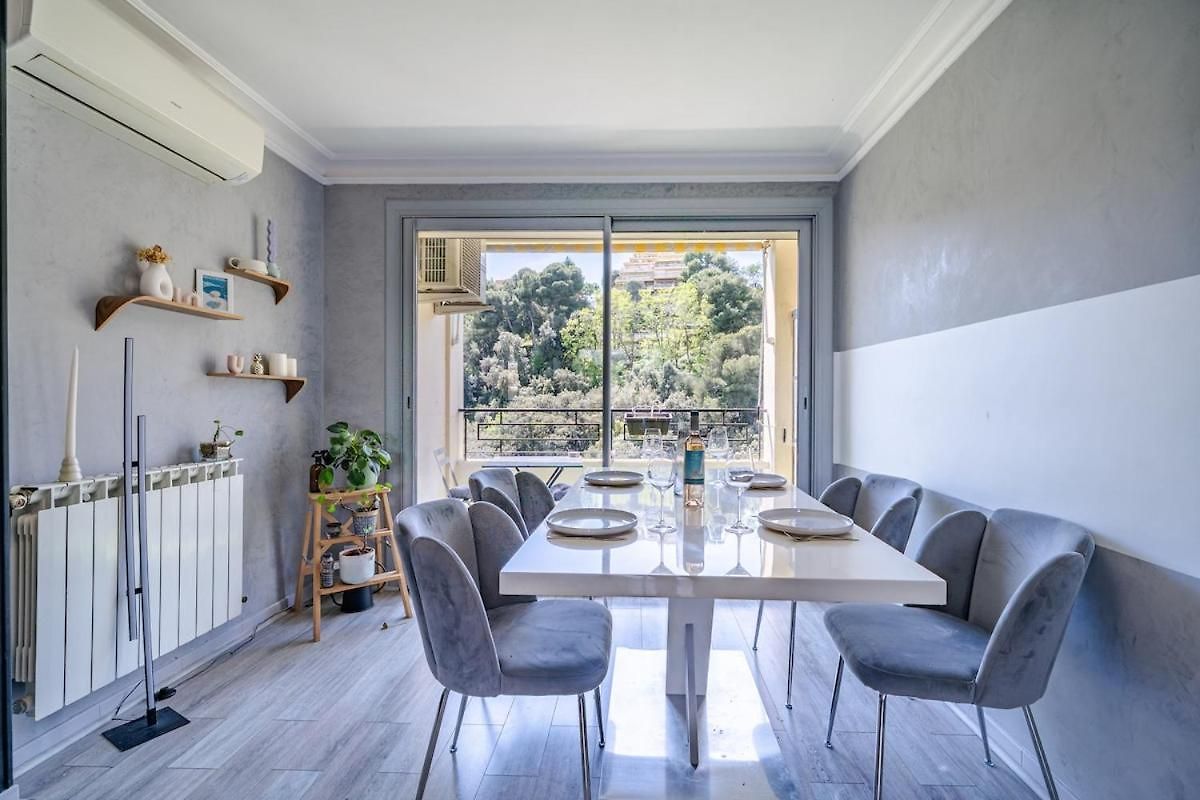 Charming, Quiet Two-bedroom Apartment, Parking, And Beautiful View Nice