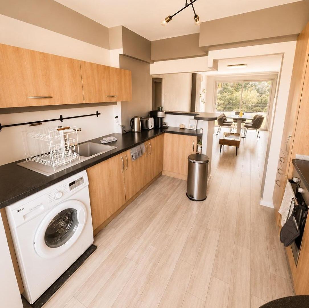 Charming, Quiet Two-bedroom Apartment, Parking, And Beautiful View *