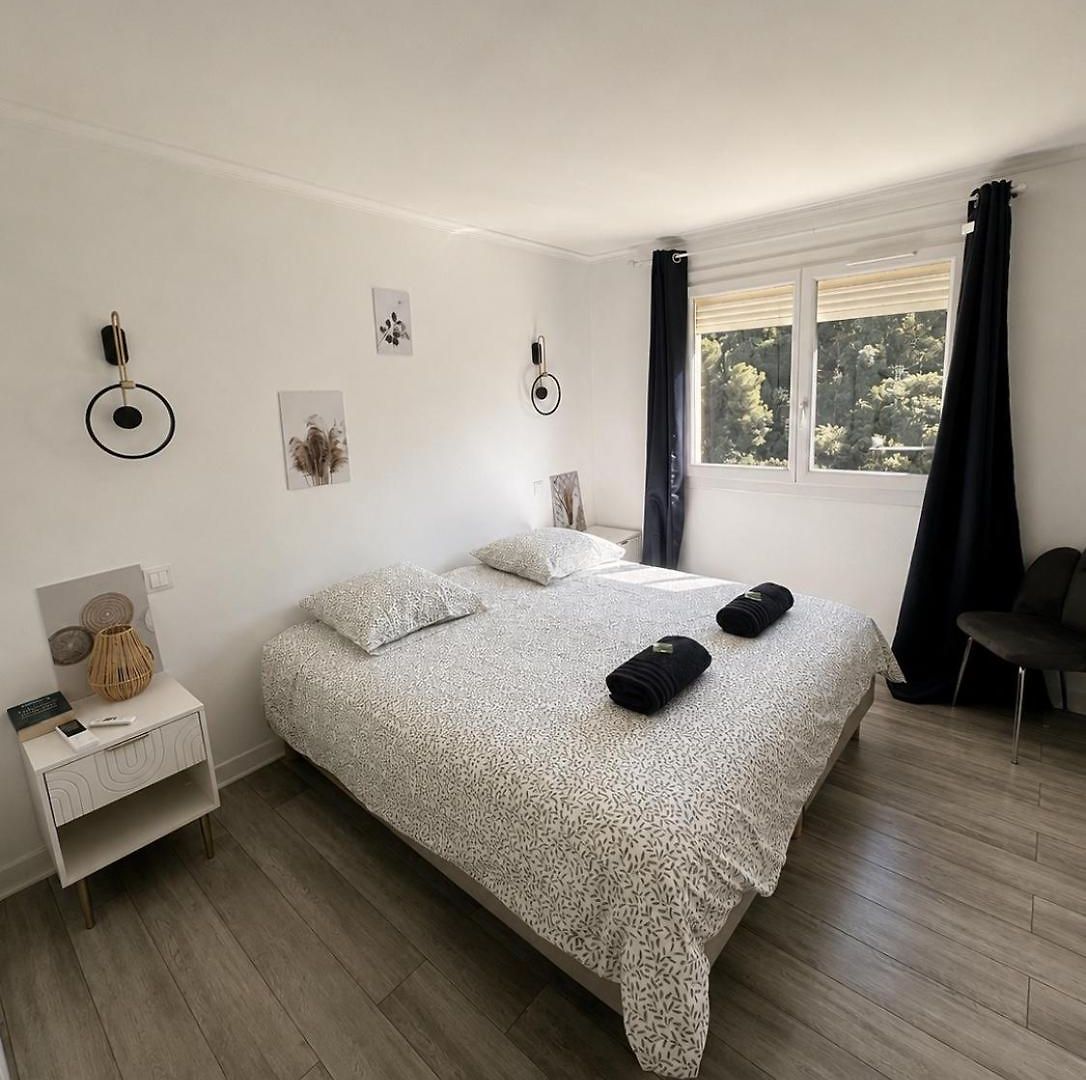 Apartment Charming, Quiet Two-bedroom Apartment, Parking, And Beautiful View Nice