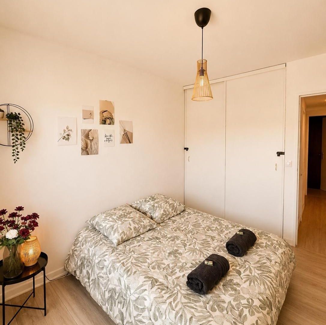 Charming, Quiet Two-bedroom Apartment, Parking, And Beautiful View * Nice