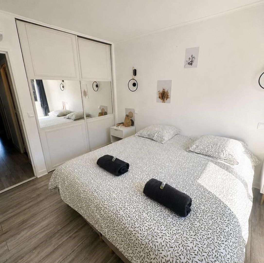 Charming, Quiet Two-bedroom Apartment, Parking, And Beautiful View Apartment *