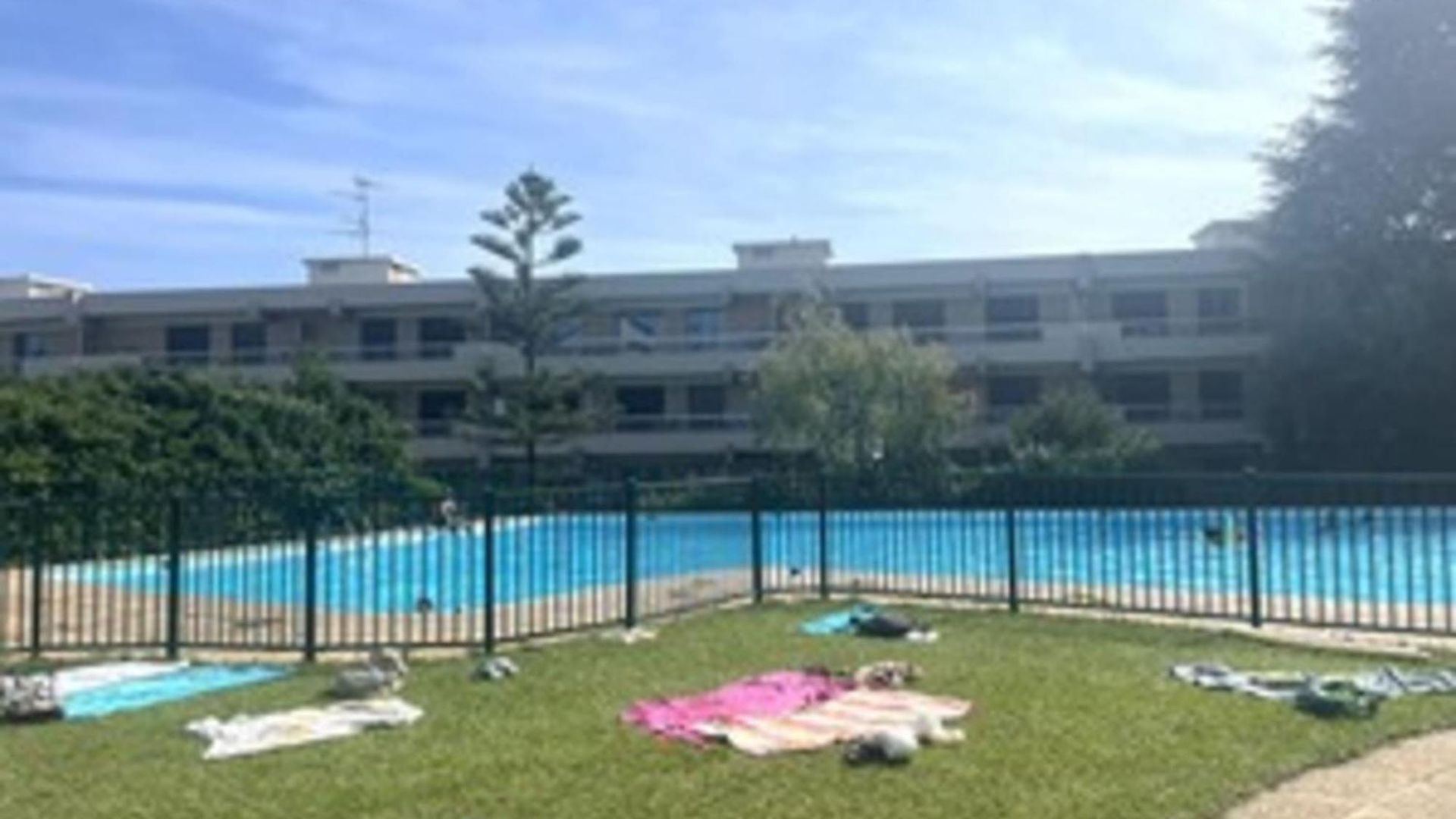 In Complex With Pool And Tennis Court Apartment *