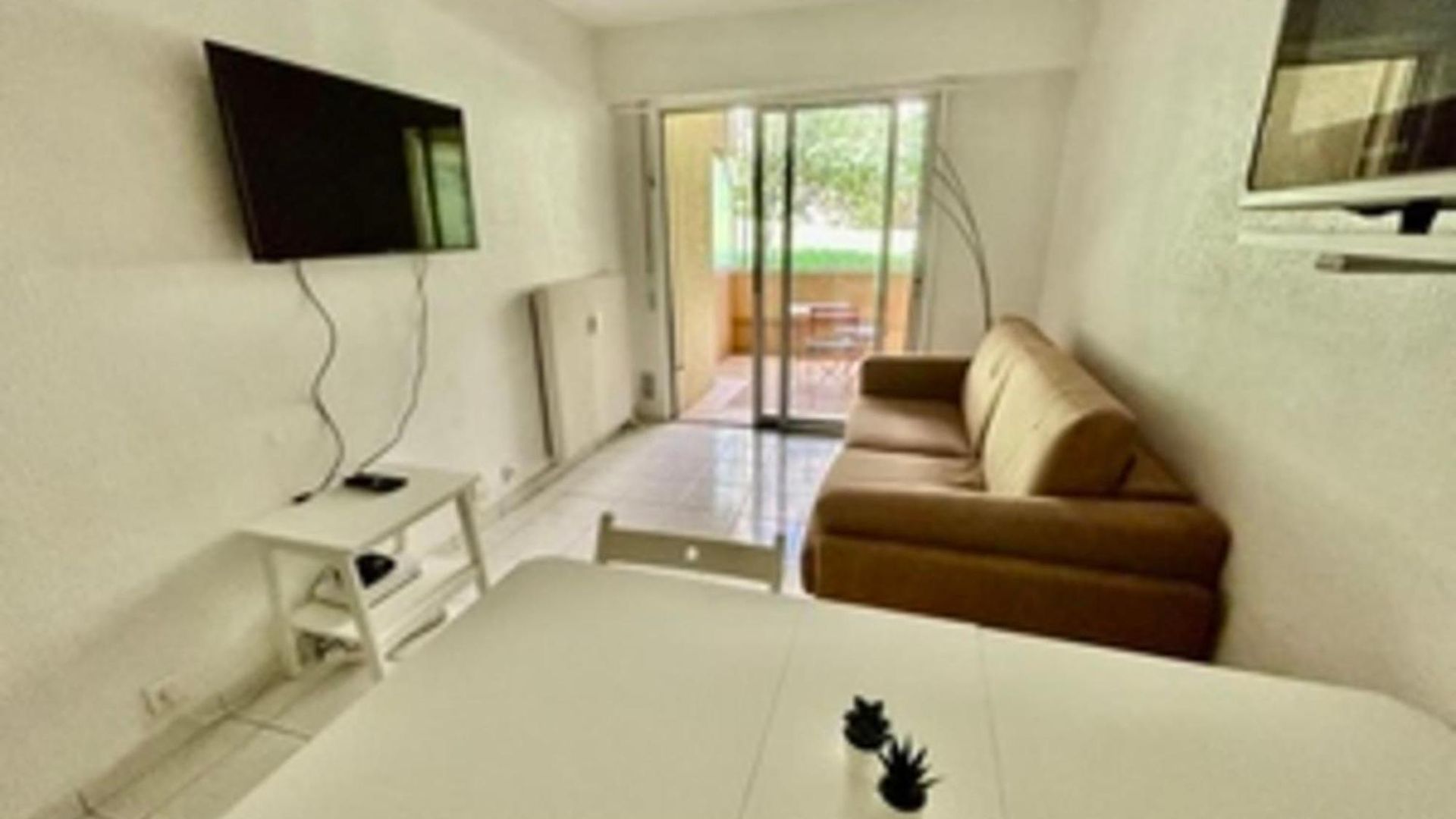 In Complex With Pool And Tennis Court Apartment