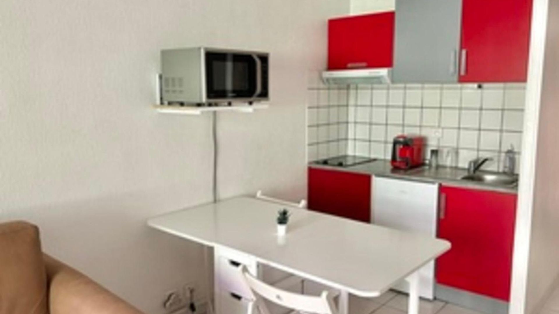 In Complex With Pool And Tennis Court Apartment *