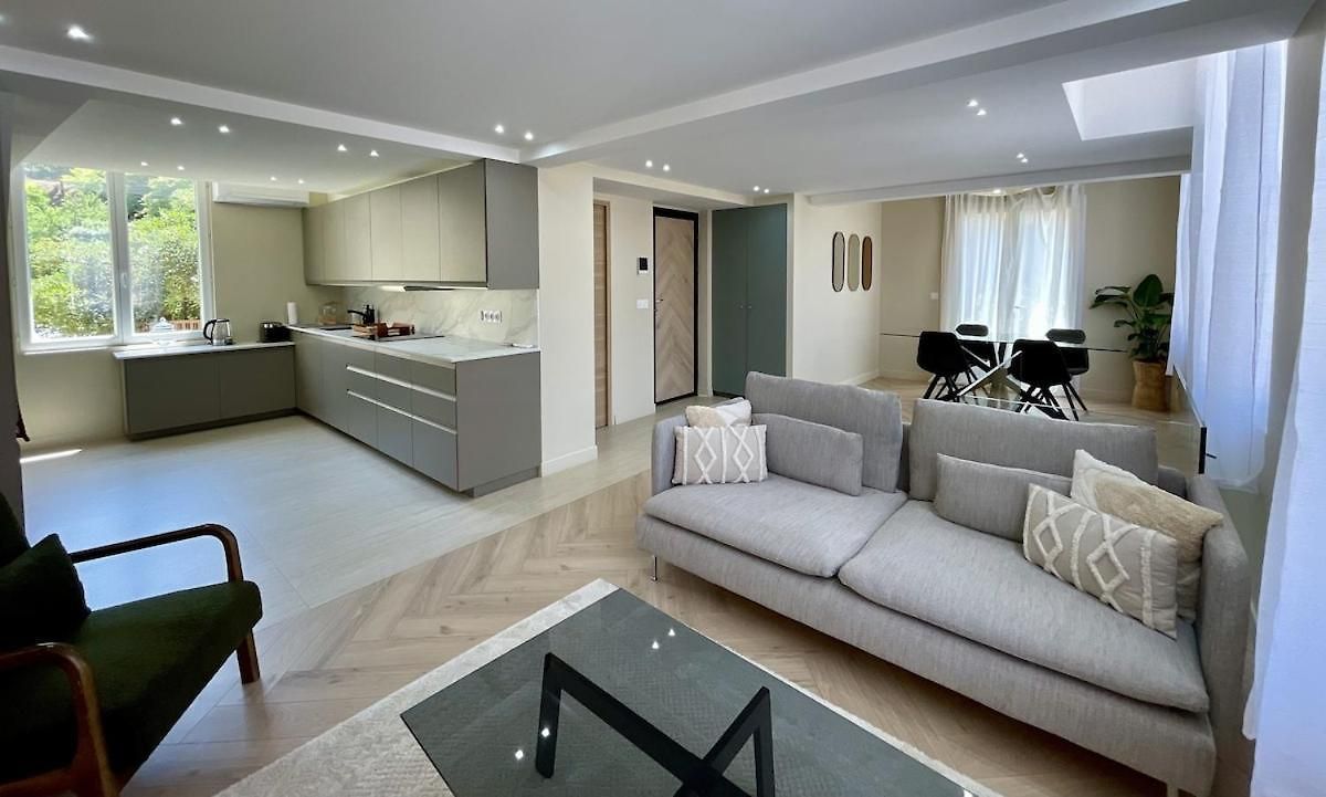 Villa House With Sunny Terrace And Ac Nice