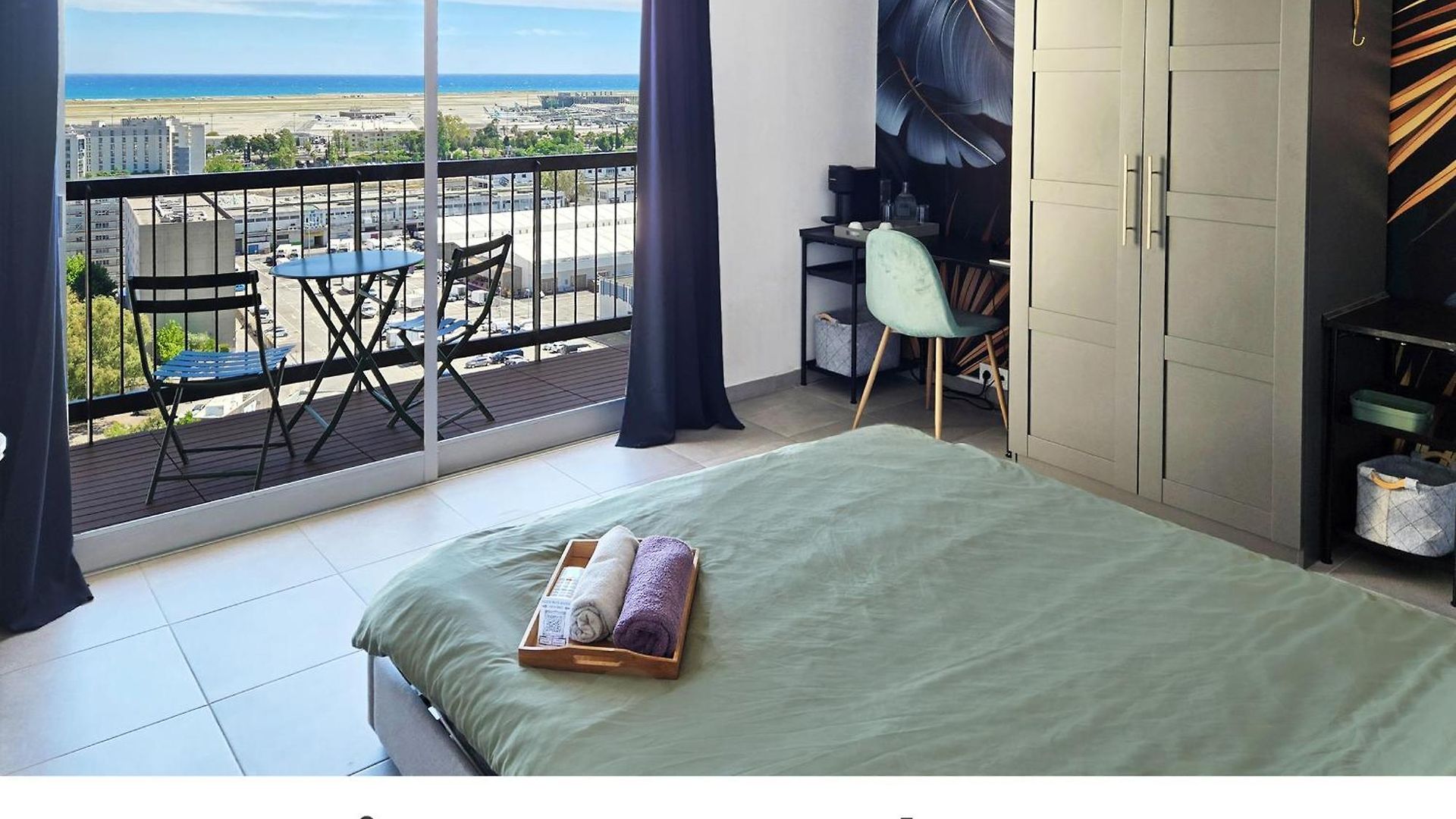 Private Sea View On Floor 16 In Shared - Ac - Walk To Airport Homestay