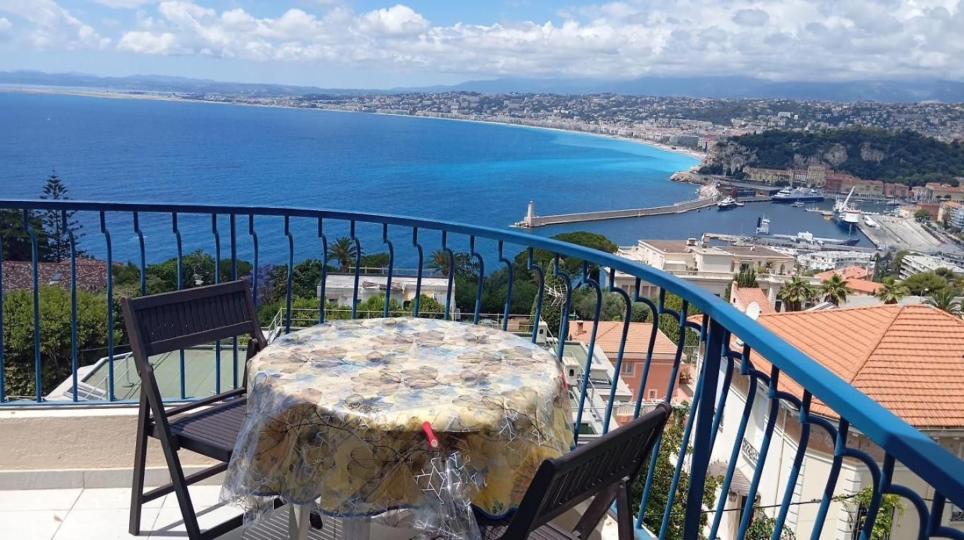 Guest house Fantastic View ! Private Bedroom In A Family Apartment, Private Bathroom, Shared Kitchen And Living Spaces