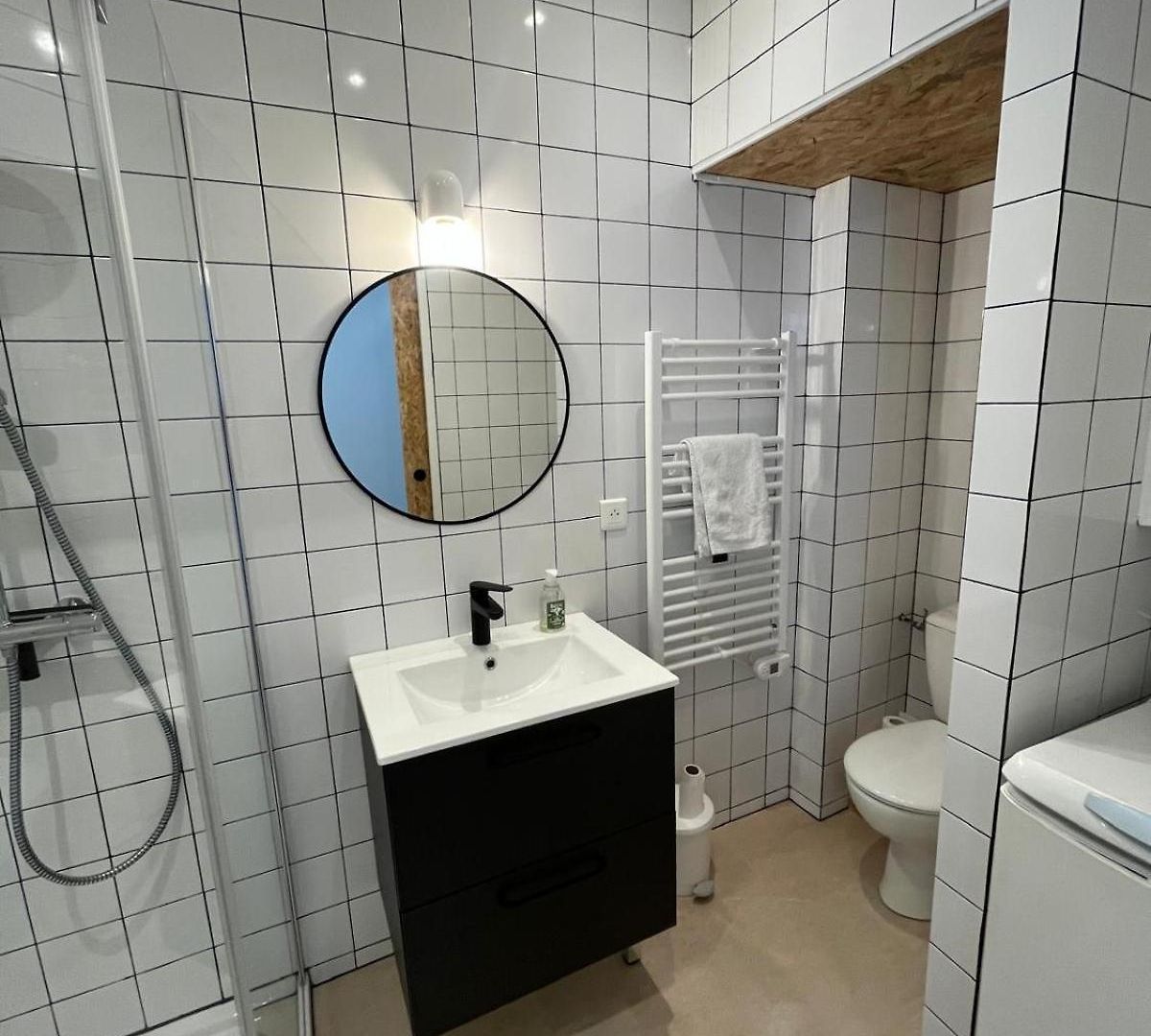 Cyrille Besset Maisonnette Climatisee Proche De Toutes Commodites Nice