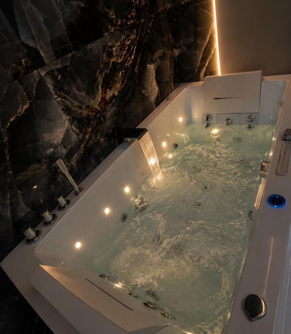 Cocon D Amour Studio Avec Jacuzzi Terrasse Et Parking Prive Nice
