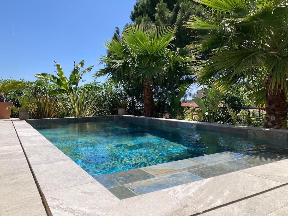 House With Pool And Sea View In Villa