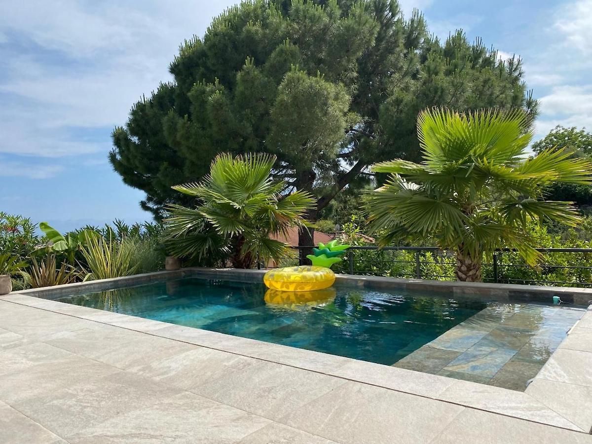Villa House With Pool And Sea View In *