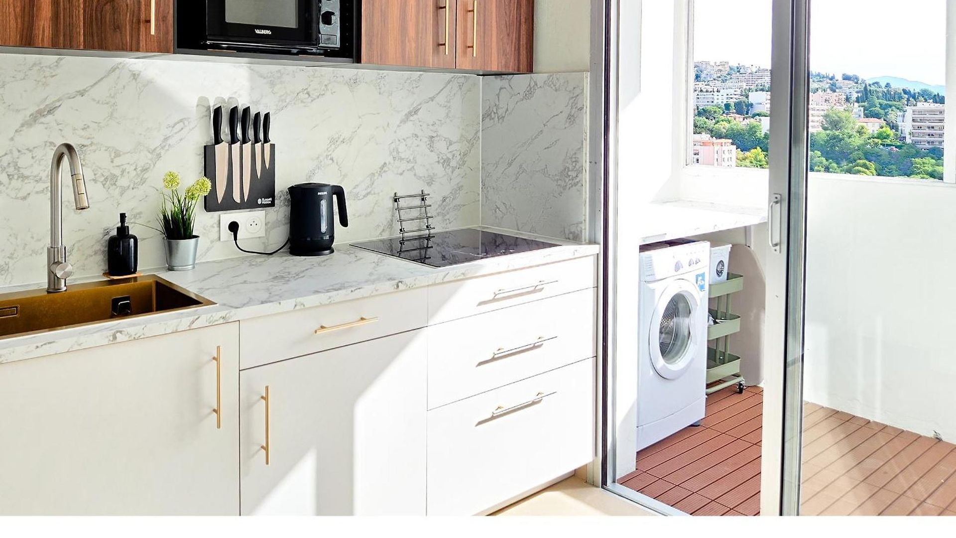 Private Sea View On Floor 16 In Shared - Ac - Walk To Airport Homestay