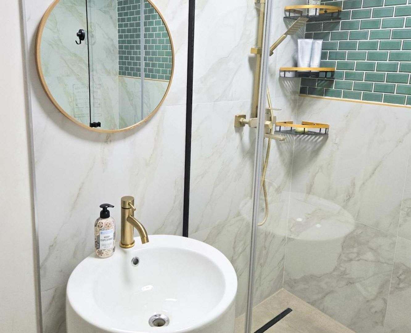 Private Sea View On Floor 16 In Shared - Ac - Walk To Airport Homestay