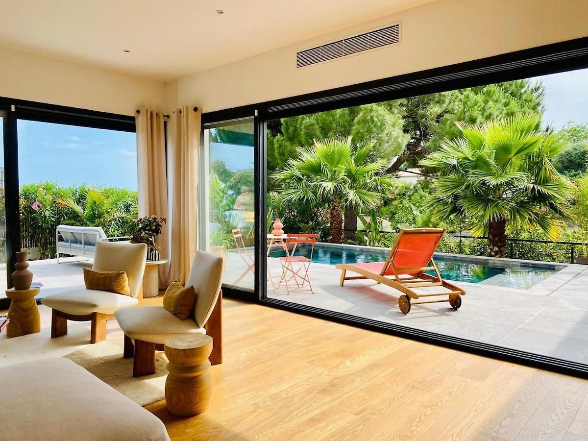 House With Pool And Sea View In Villa Nice