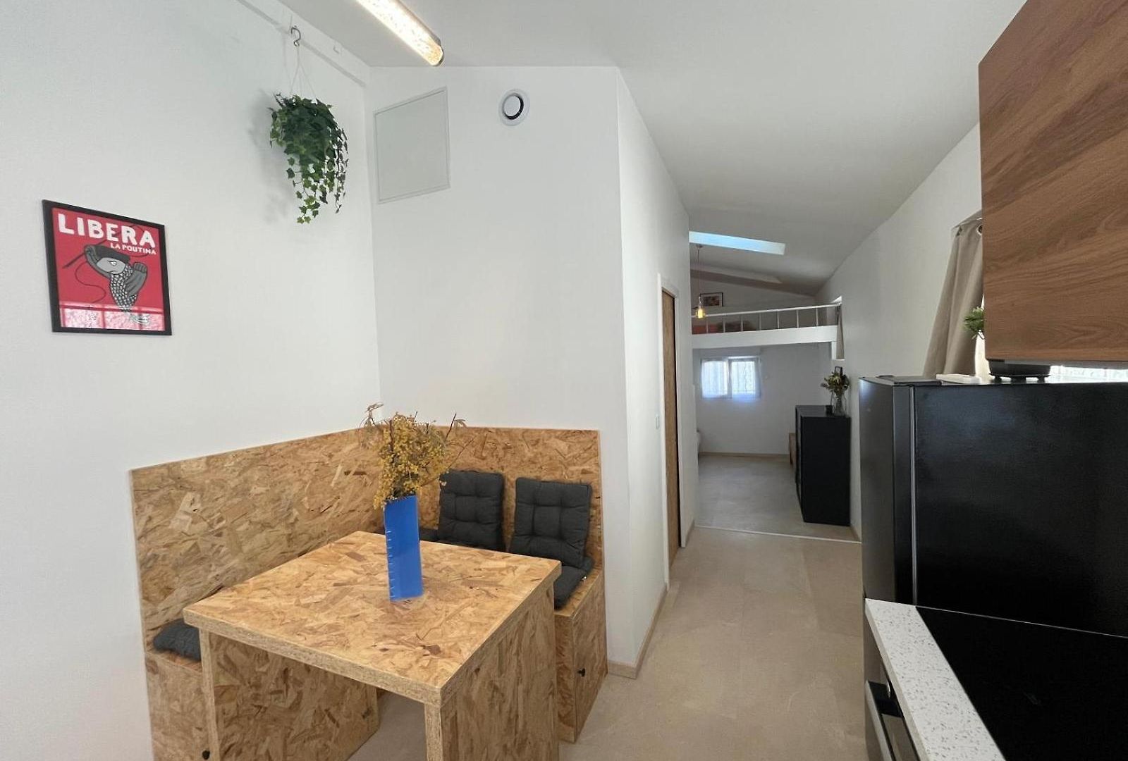 Cyrille Besset Maisonnette Climatisee Proche De Toutes Commodites *