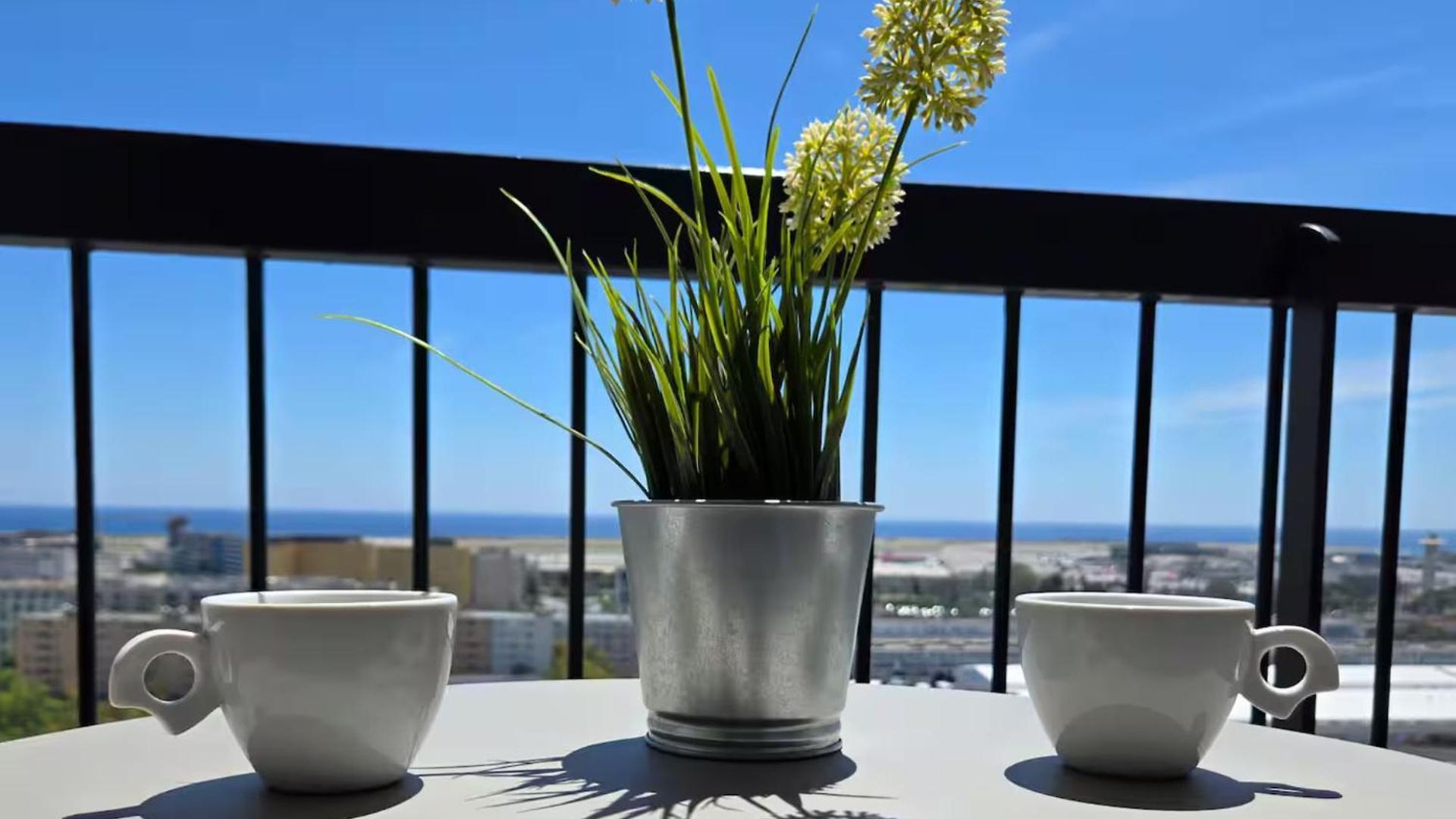 Private Sea View On Floor 16 In Shared - Ac - Walk To Airport *