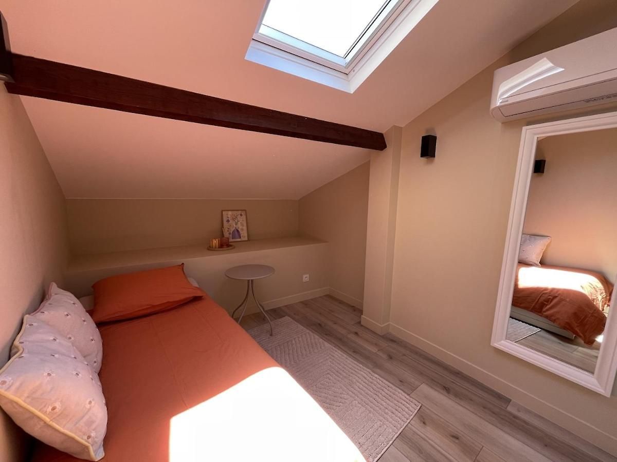 House With Sunny Terrace And Ac *