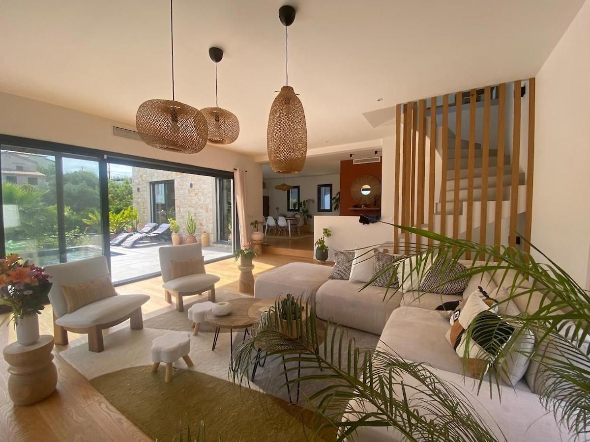 House With Pool And Sea View In * Nice