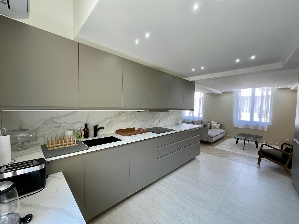 Villa House With Sunny Terrace And Ac Nice