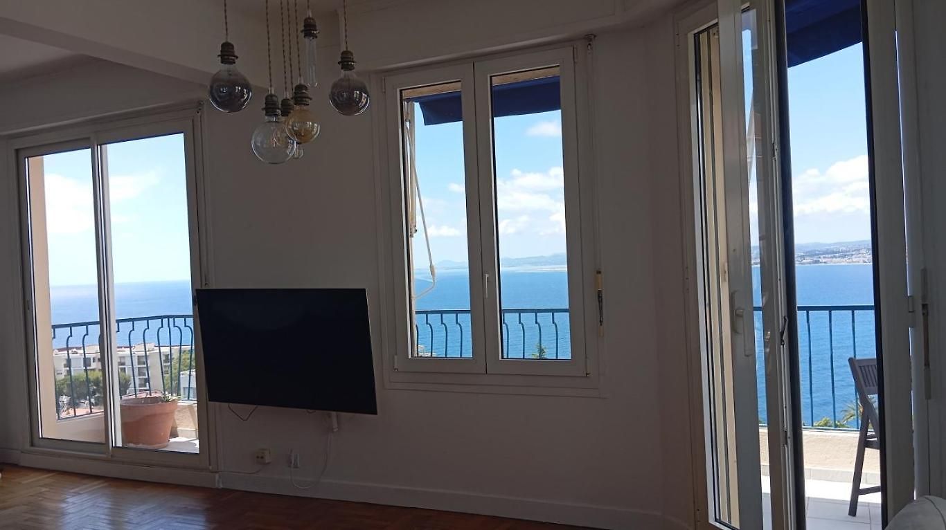 Fantastic View ! Private Bedroom In A Family Apartment, Private Bathroom, Shared Kitchen And Living Spaces 3*