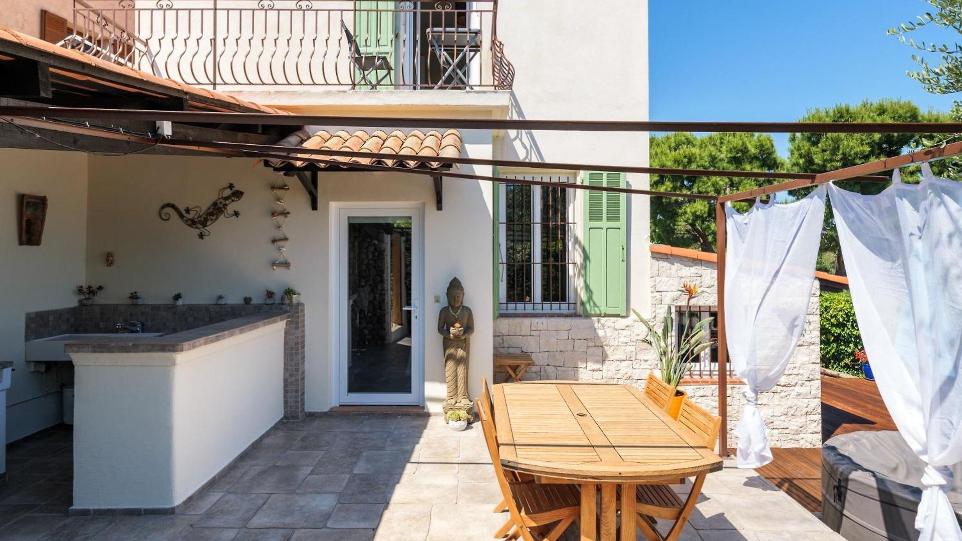 Charming Sea View With Jacuzzi And Private Garden Villa