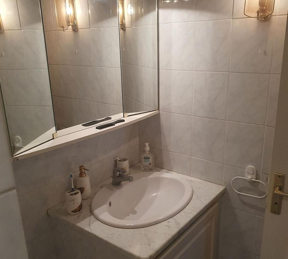For Rent Staying With A Resident Homestay