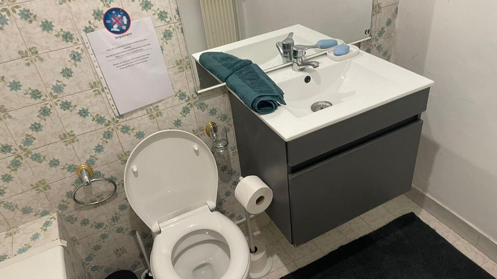 Homestay With Private Bathroom & Wc , Balcony & Air Conditioning - Centre, 5 Min From Sea & Promenade *