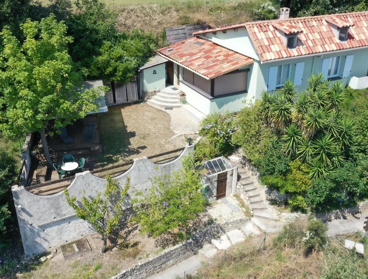 Holiday home Maison Et Jardin Sur Les Hauteurs De *