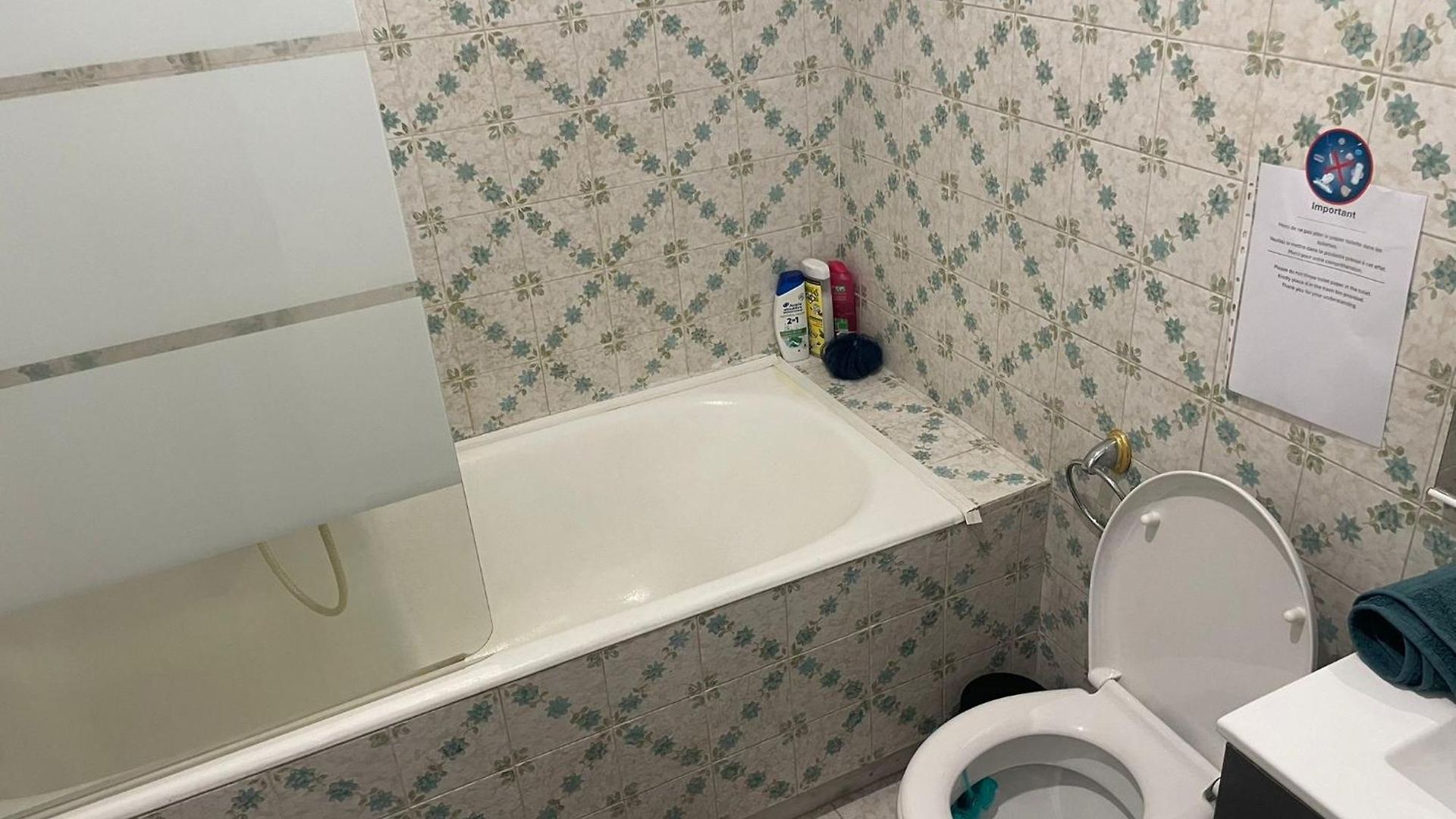 With Private Bathroom & Wc , Balcony & Air Conditioning - Centre, 5 Min From Sea & Promenade Homestay